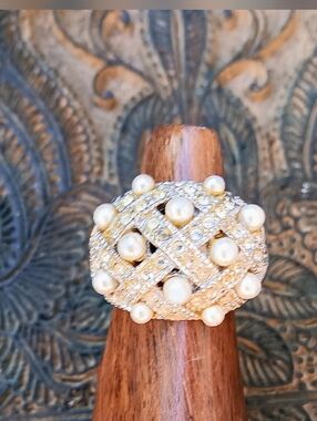 14KGE Dome Cocktail Ring Lattice Weave Faux Pearls Clear Rhinestones Size 7.5